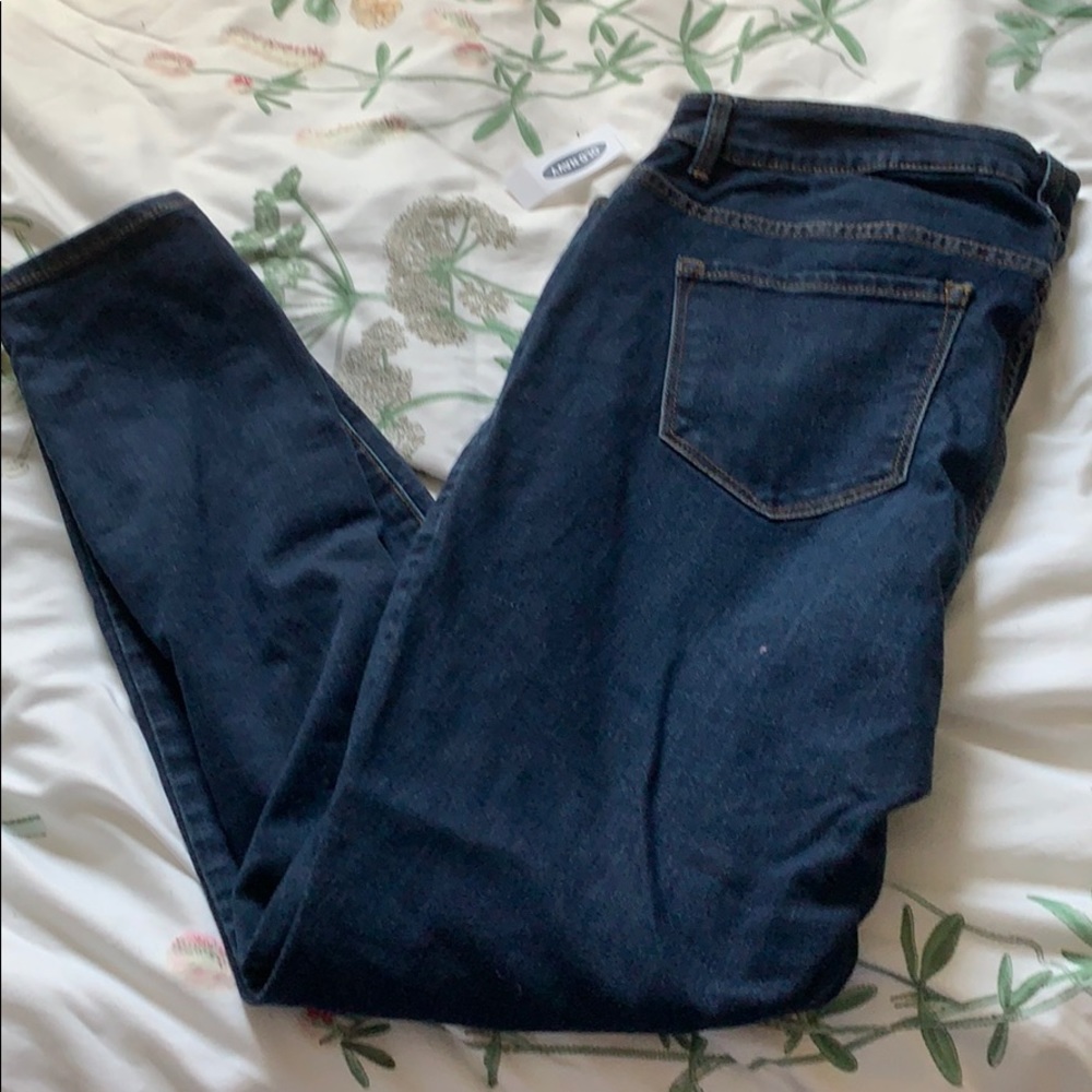 Dark wash skinny jeans.